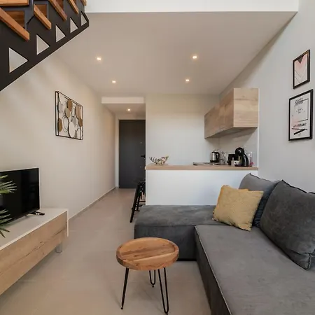 Bright & Elegant Loft In The Center