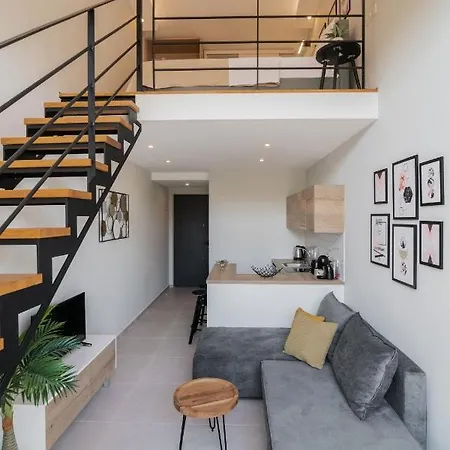 דירה Bright & Elegant Loft In The Center