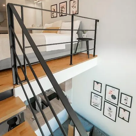 Bright & Elegant Loft In The Center Apartment *