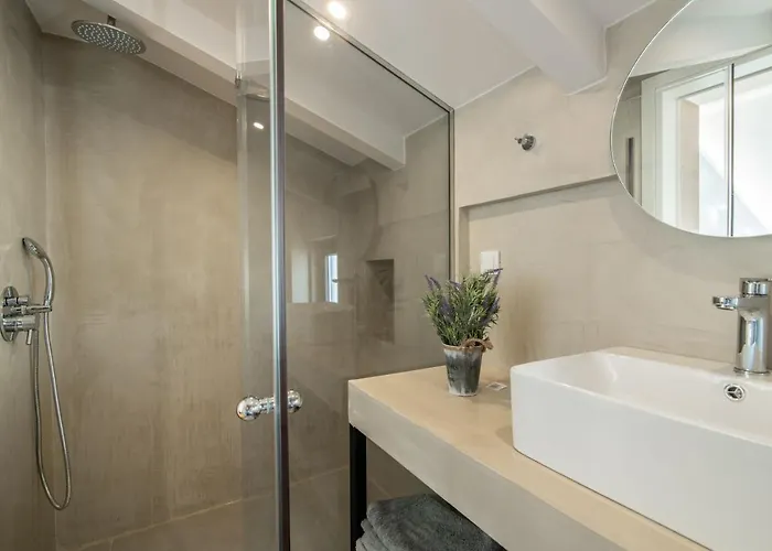 Bright & Elegant Loft In The Center *
